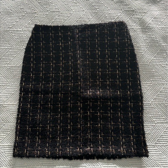 J. McLaughlin Elm Pencil Skirt, Black and Gold Tweed Metallic - Picture 3 of 7